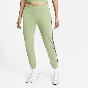 Nike Sportswear Essential Trousers- Women’s green, size M